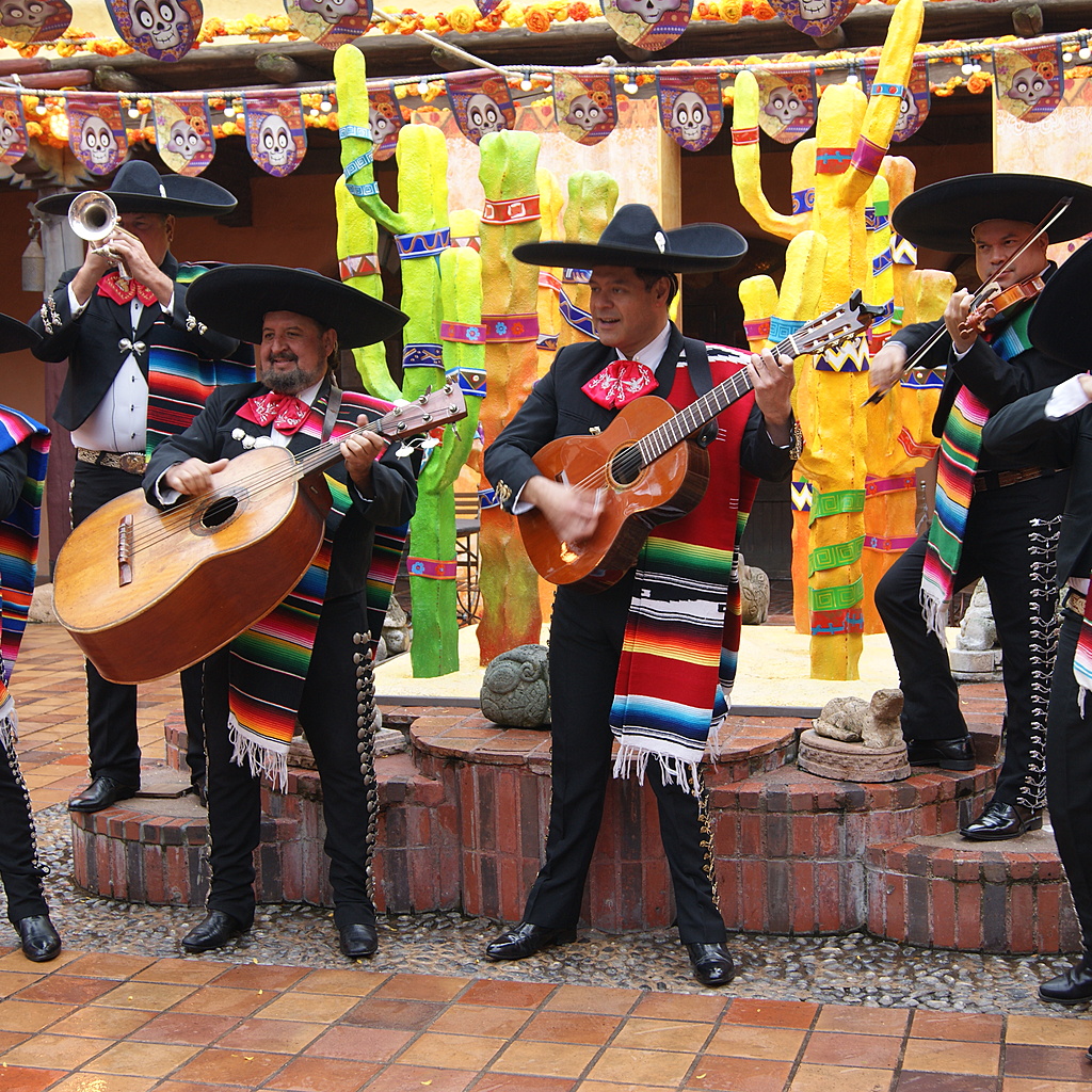 mariachis-musiciens-mexicains-centre-val-de-loire