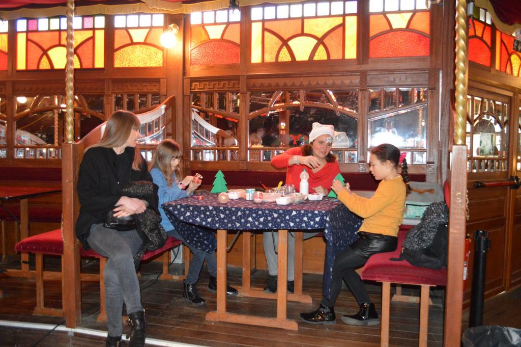 Atelier créatif pour un arbre de Noël
