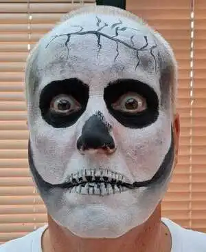 Maquillage Halloween pour hommes : des transformations terrifiantes et créatives pour une nuit effrayante.